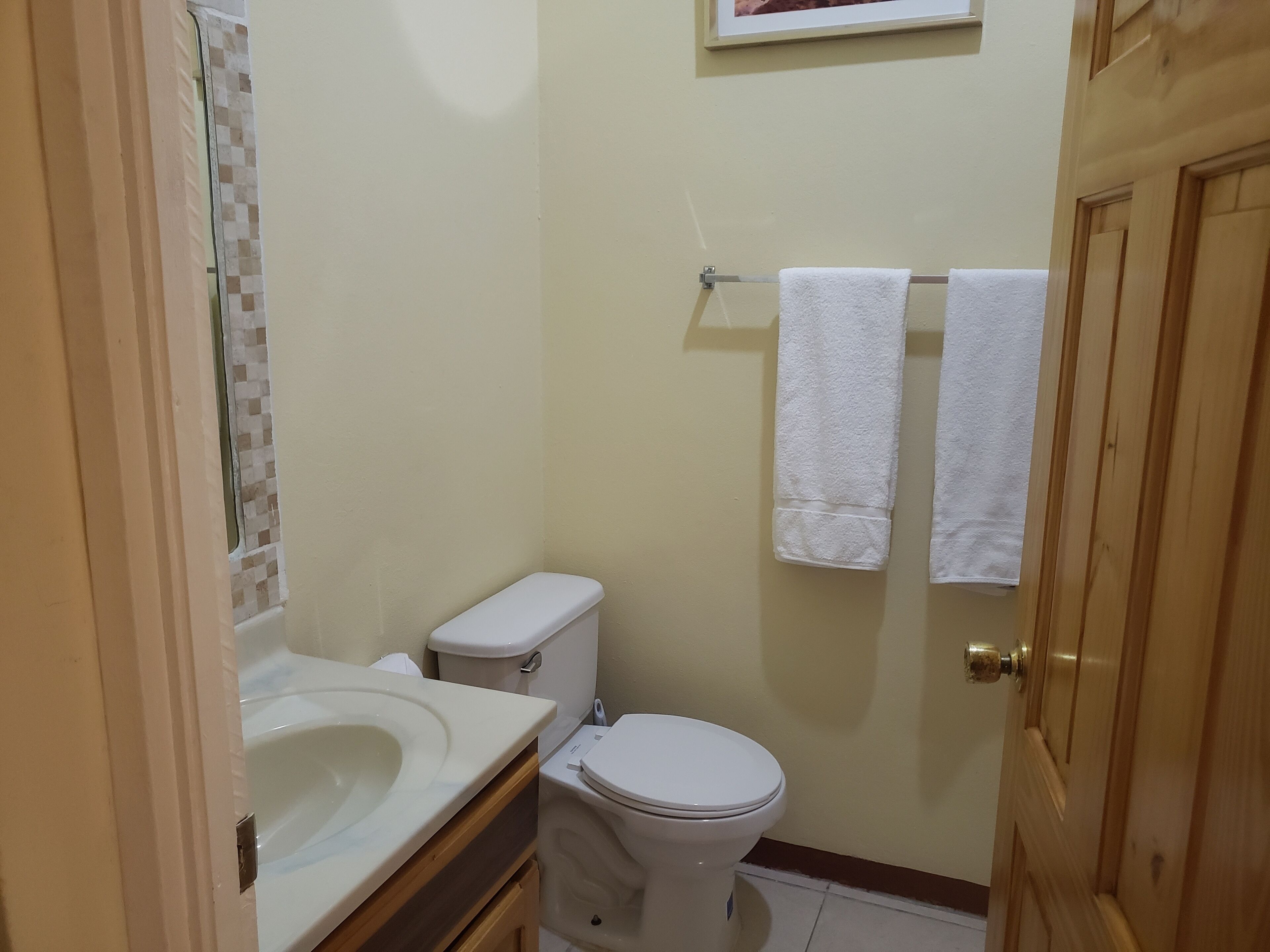 deluxe king room (1 king bed) | bathroom | shower, free toiletries, hair dryer, towels