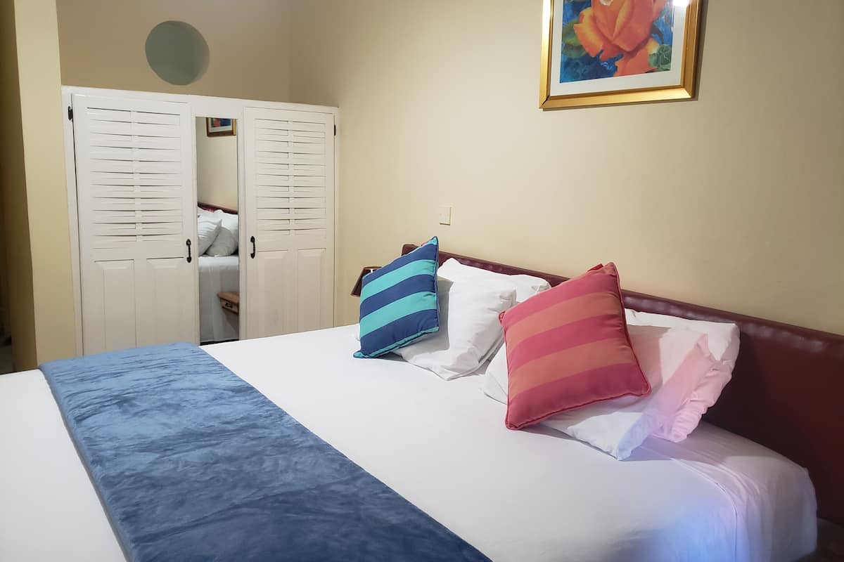 King One Bedroom Suite (1 King Bed) | 1 soveværelse, dundyner, individuelt design, individuel indretning