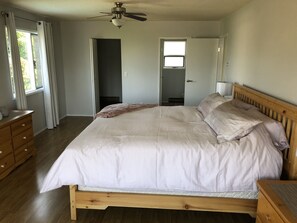 4 bedrooms, desk, iron/ironing board, free WiFi