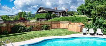  Private pool- Outdoor Patio -4 beds 3.5 Baths!