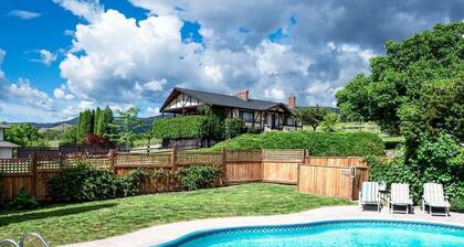 Private pool- Outdoor Patio -4 beds 3.5 Baths!