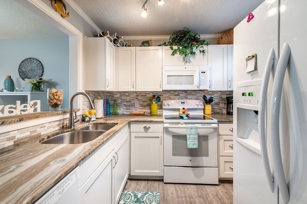 Full kitchen