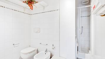 Doccia, asciugacapelli, bidet