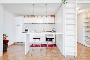 Micro-ondas, fogão, cooktop, torradeira