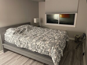 2 bedrooms, free WiFi, bed sheets - Magnificent 2- bedroom condo in Downtown Rehoboth 5 blocks to ocean & boardwalk (Rehoboth Beach)