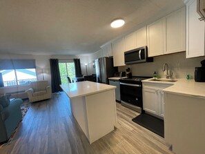 Küchenrolle, Esstisch