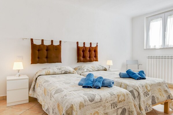 1 habitación, wifi y ropa de cama