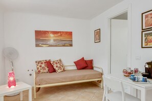 Interior - La Spezia Migliarina Room 1 (La Spezia)