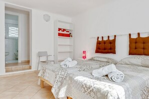 1 chambre, fer et planche à repasser, Wi-Fi, draps fournis