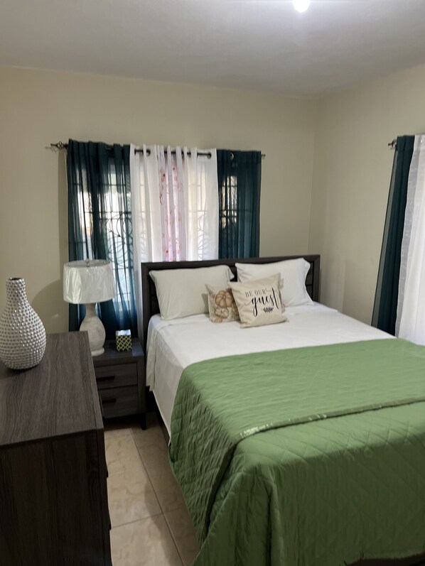 2 bedrooms, iron/ironing board, free WiFi - Two bed room apartment in Tropical Jamaica (Montego Bay)