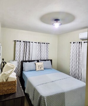2 bedrooms, iron/ironing board, free WiFi