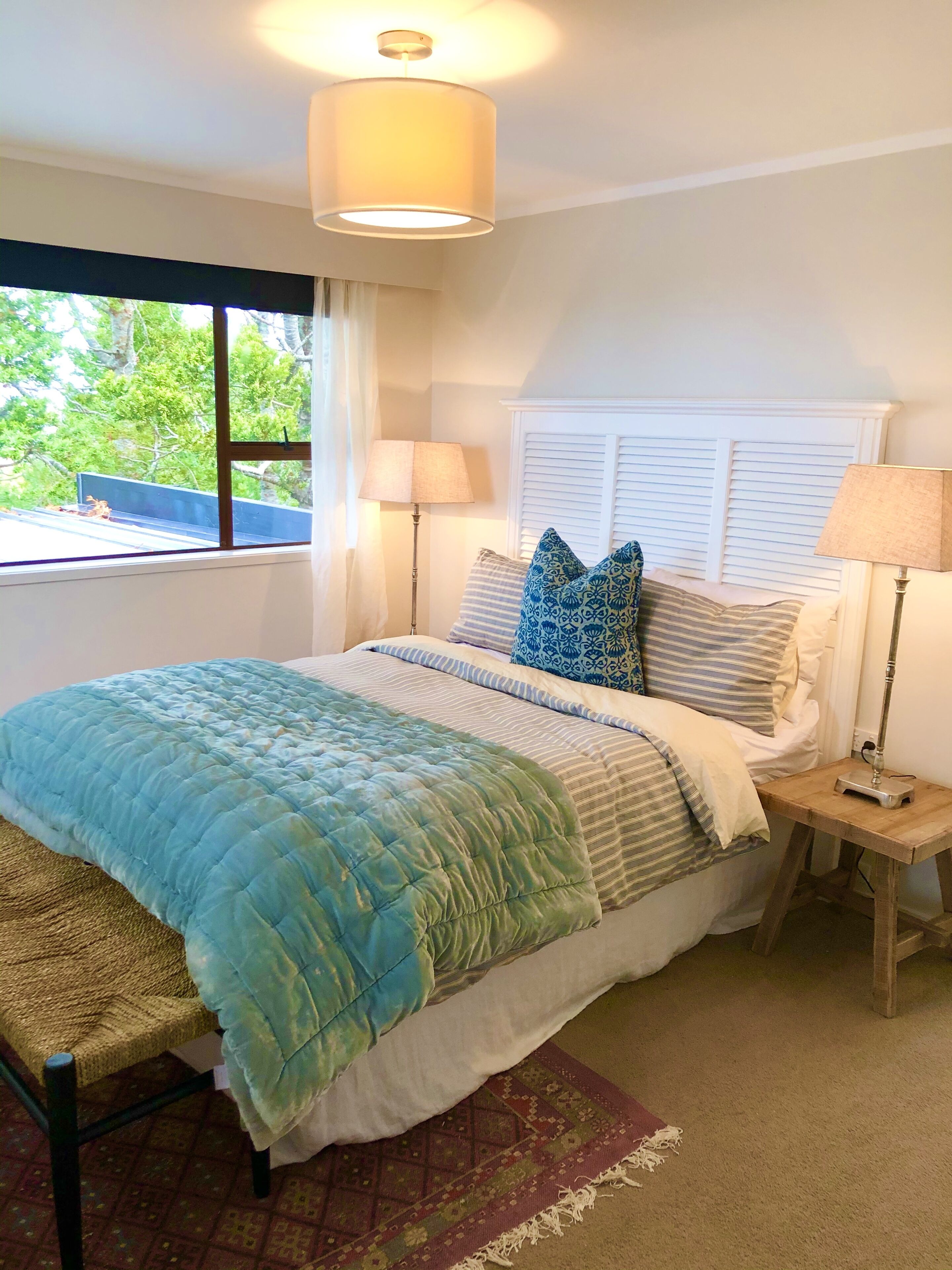 5 bedrooms, iron/ironing board, WiFi, bed sheets