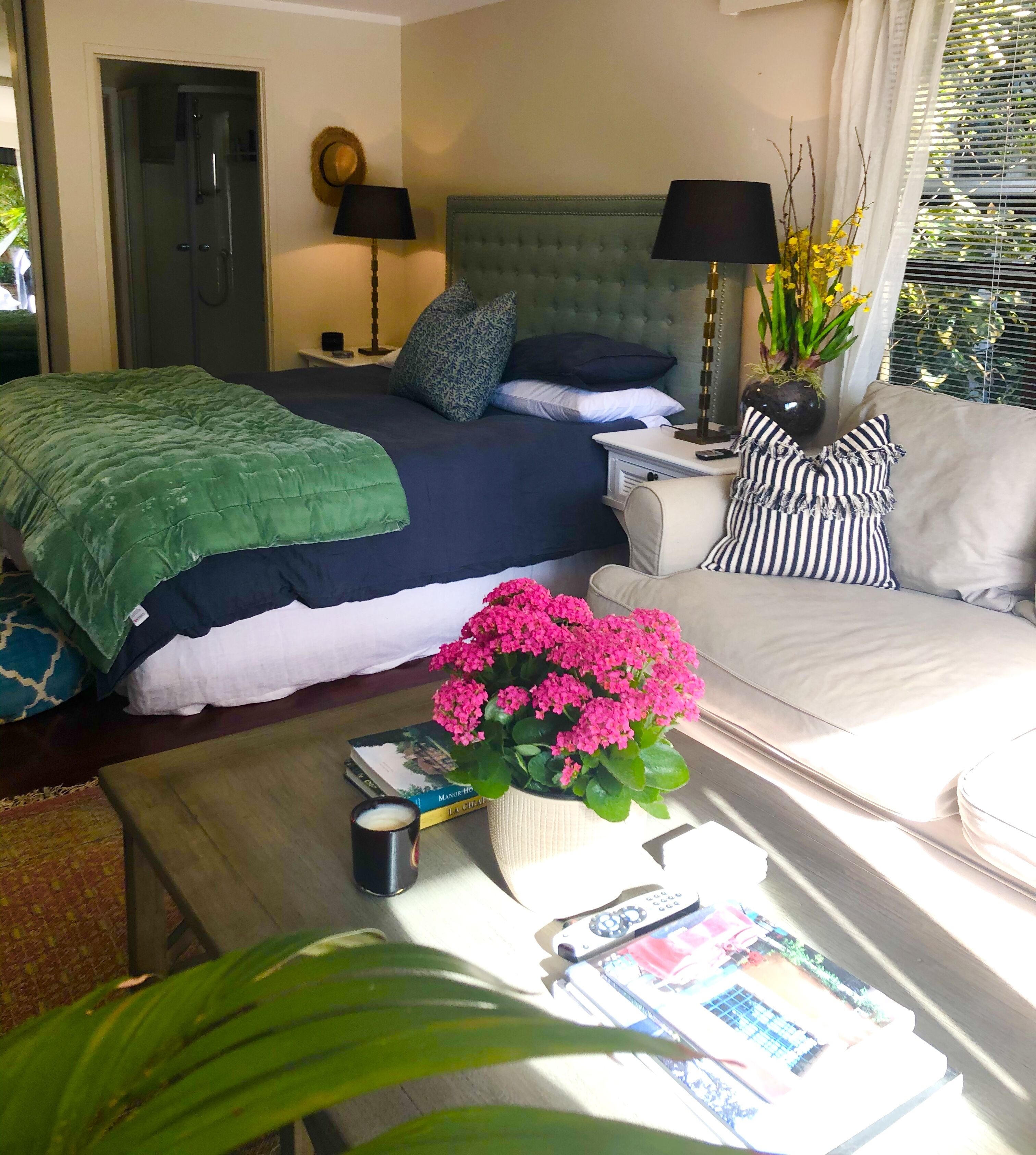 5 bedrooms, iron/ironing board, WiFi, bed sheets