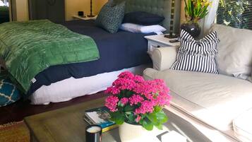 5 bedrooms, iron/ironing board, WiFi, bed sheets