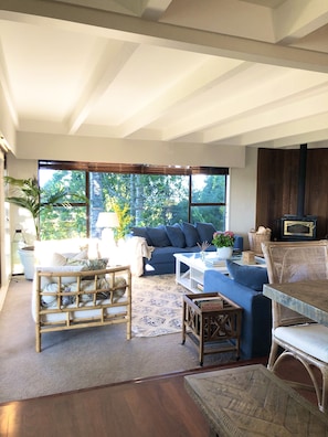 Smart TV, fireplace, video games, DVD player - 'Villa Del Mar' Seaside Escape (Auckland)