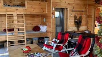 2 bedrooms, desk, iron/ironing board, WiFi