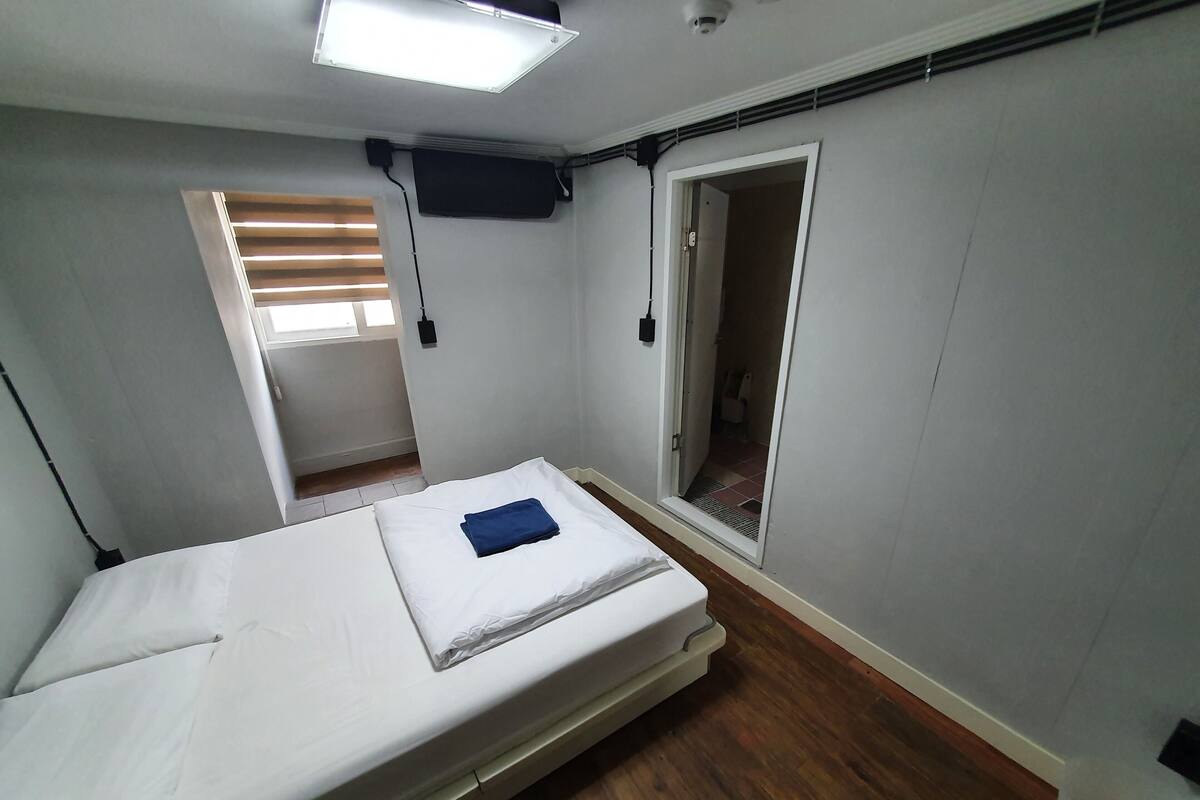Classic Double Room | Blackout drapes, free WiFi, bed sheets