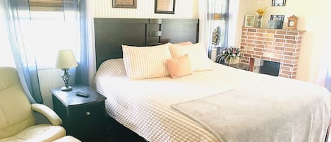 3 bedrooms, in-room safe, iron/ironing board, WiFi