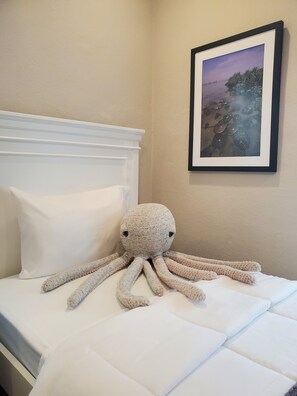 2 bedrooms, iron/ironing board, free WiFi, bed sheets