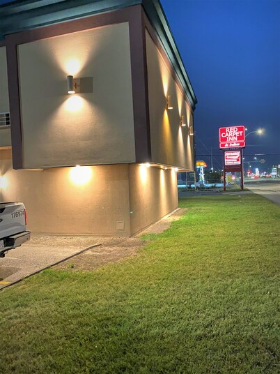 Red Carpet Inn & Suites Calgary