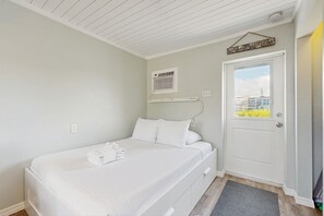 Bügeleisen/Bügelbrett, Internetzugang, Bettwäsche