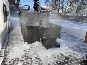 Outdoor spa tub - Entire house w/garage and hot tub. Quiet suburban neighborhood.  (Fairbanks)