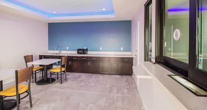Scottish Inn & Suites Houston Willowbrook