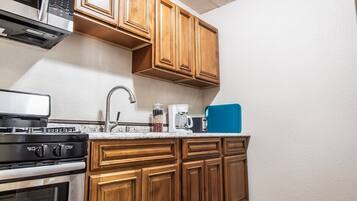 Apartment (Cozy Concord One Bedroom) | Private kitchen | Fridge, microwave, coffee/tea maker, cookware/dishes/utensils