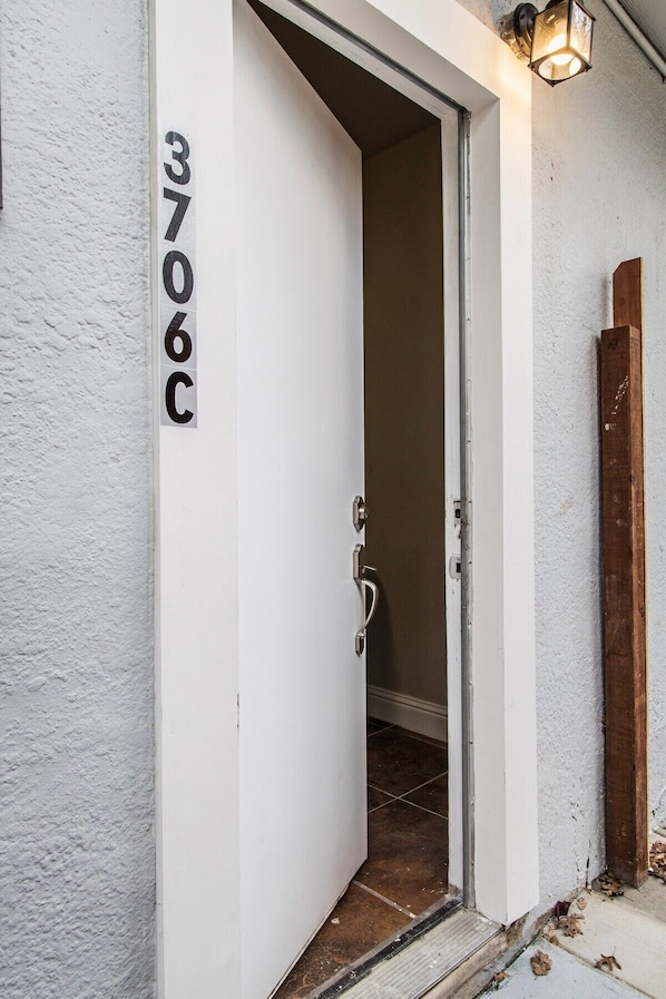 Apartment (Cozy Concord One Bedroom) | Exterior