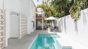 A heated pool - HEATED POOL - WALK TO BEACH & SHOPS - LUXURY (NOOSA SOUND)