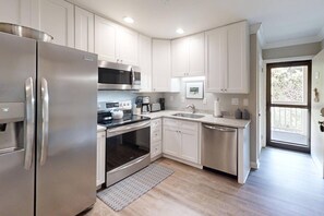 Fridge, microwave, dishwasher, coffee/tea maker