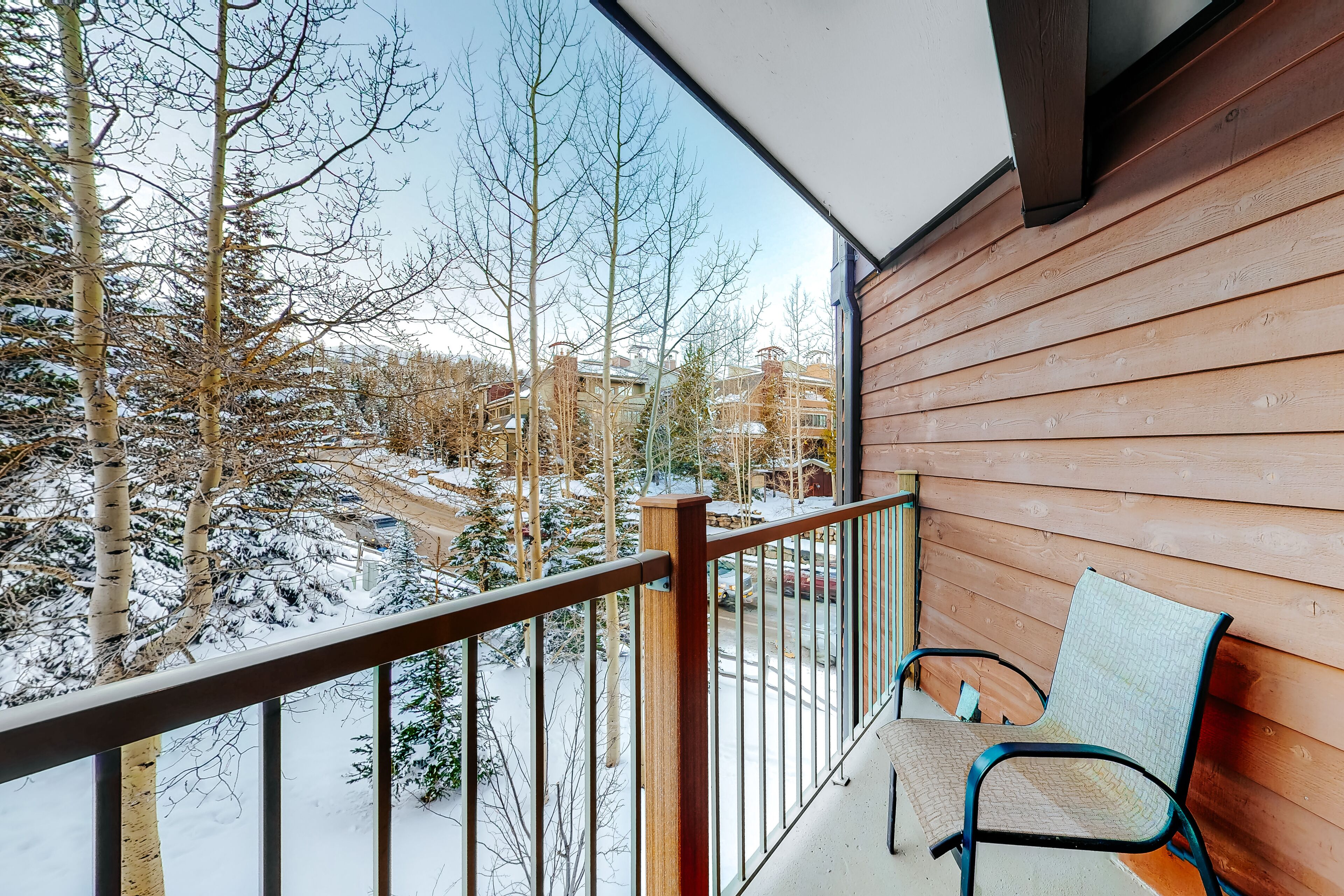 Comfy Ski-In Condo w/ Shared Hot Tub & Gas Fireplace - Close to the Mountain