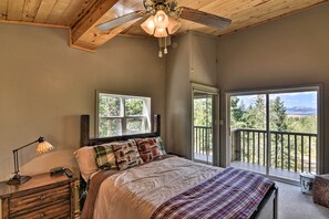 1 bedroom, desk, travel cot, Internet - Woodsy Cabin Hideaway w/ Deck: Hike, Fish, Escape (Como)