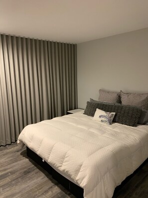 4 bedrooms, WiFi, bed sheets - Home away from Home  (La Canada Flintridge)