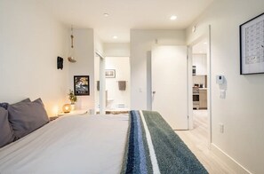 3 Schlafzimmer, Schreibtisch, Bügeleisen/Bügelbrett, WLAN