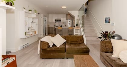 Stunning Modern Townhome, 4-Bed, 2-Bath, & Patio in City's Best Location