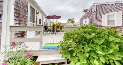 Family-friendly house w/gas grill, deck, streaming services - near Haigis Beach