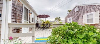 Family-friendly house w/gas grill, deck, streaming services - near Haigis Beach