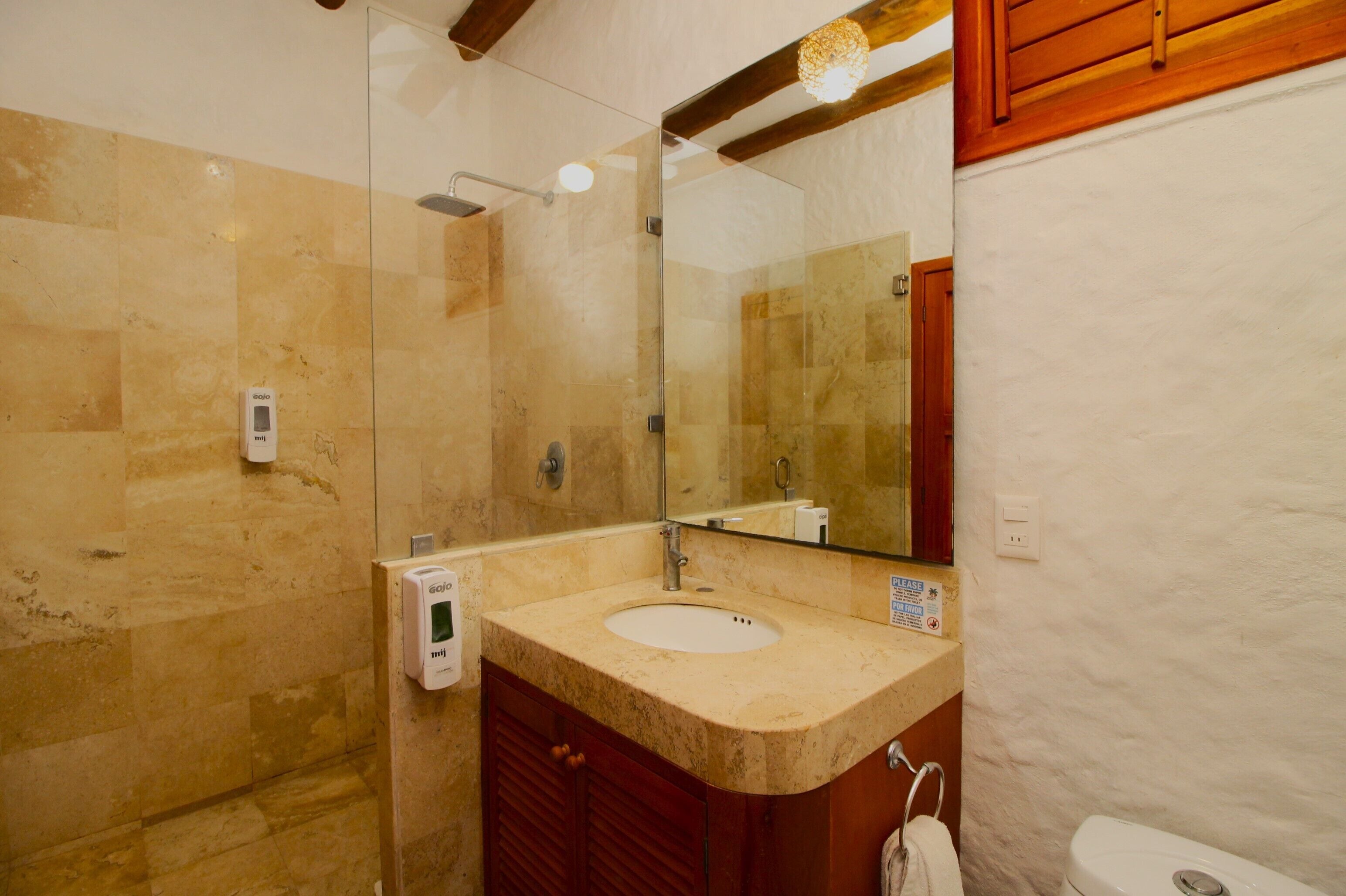standard quadruple room | bathroom | shower, rainfall showerhead, free toiletries, towels