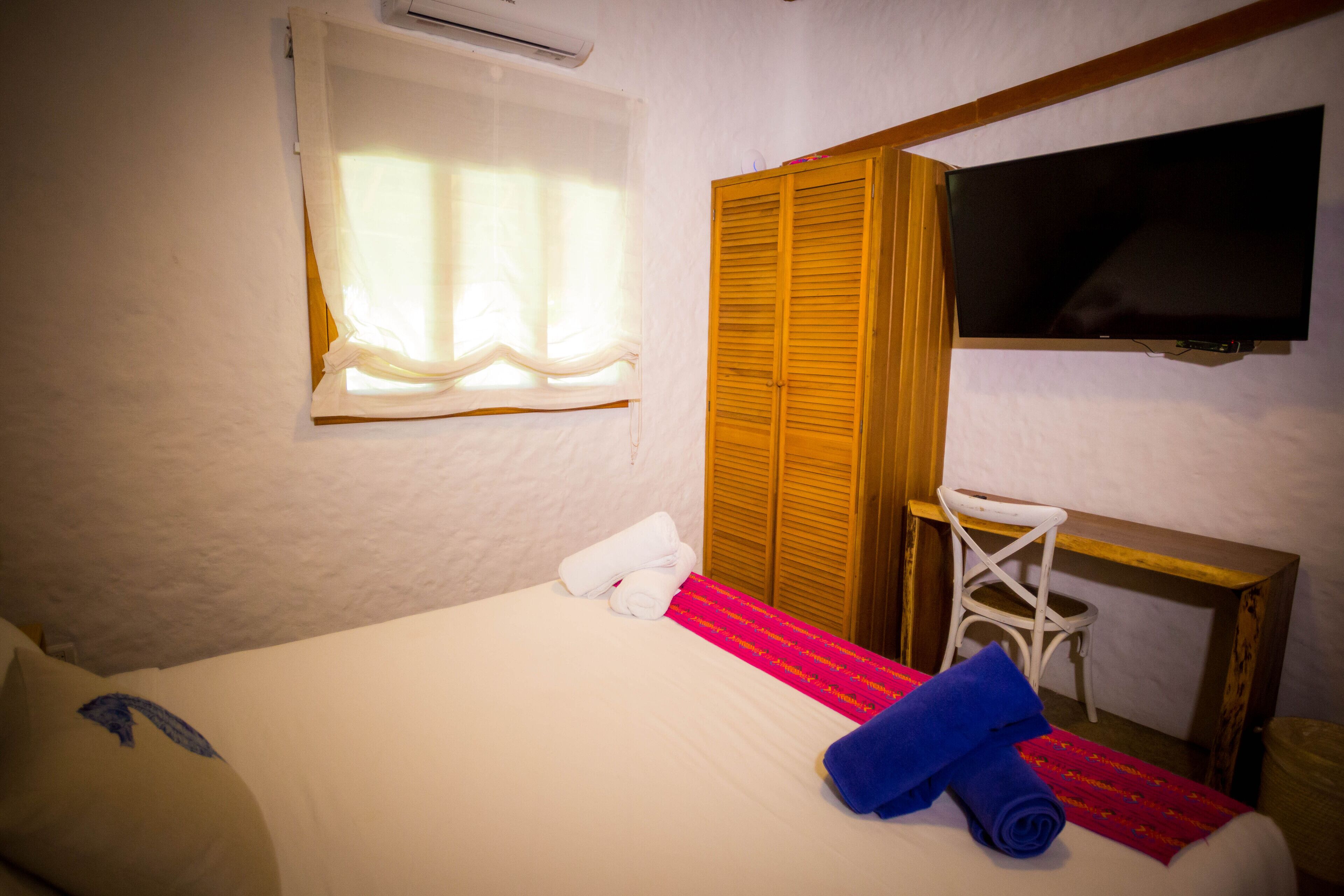 standard double room | free wifi, bed sheets