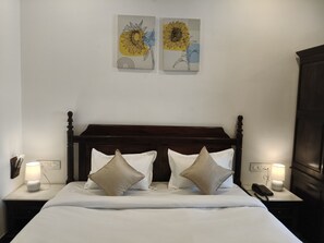 Deluxe Room | Minibar, individually decorated, individually furnished, desk - H n M The Boutique Hotel (Udaipur)