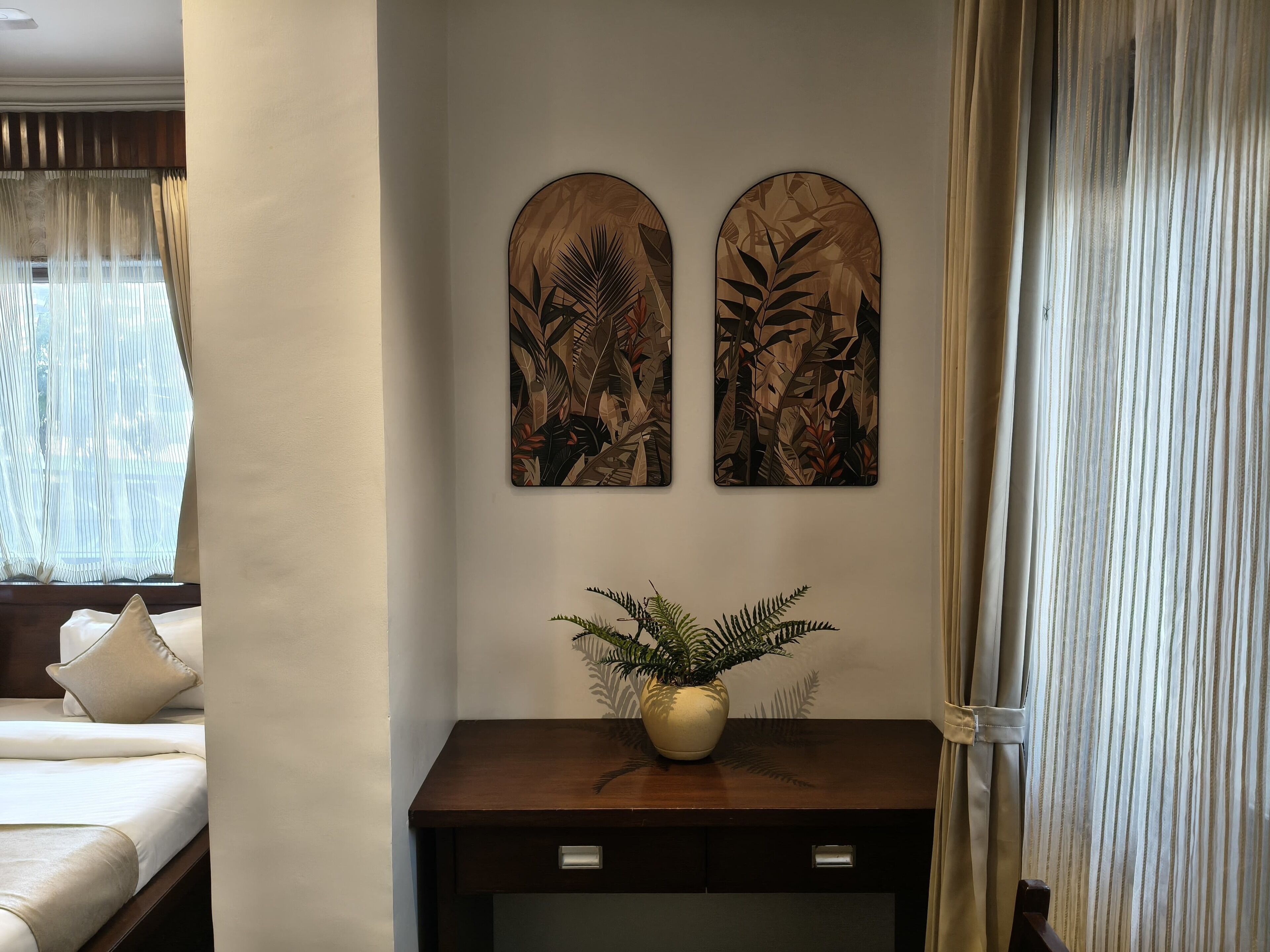 Premier-rum | Minibar, individuell inredning, unika möbler och skrivbord