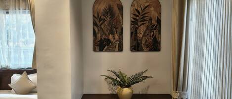 Premier-rum | Minibar, individuell inredning, unika möbler och skrivbord