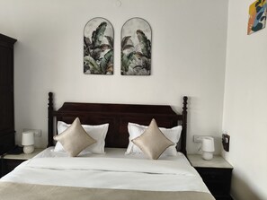 Phòng Deluxe | Minibar, trang trí khác biệt, trang bị nội thất với thiết kế riêng biệt 