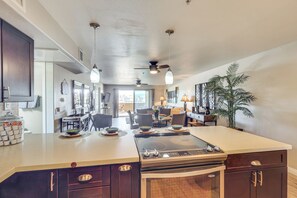 Réfrigérateur, micro-ondes, plaque de cuisson, lave-vaisselle