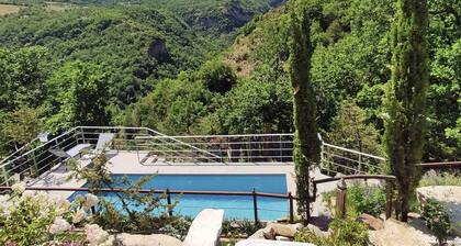 Marcheamore - La Roccaccia - Apt. The Infernaccio