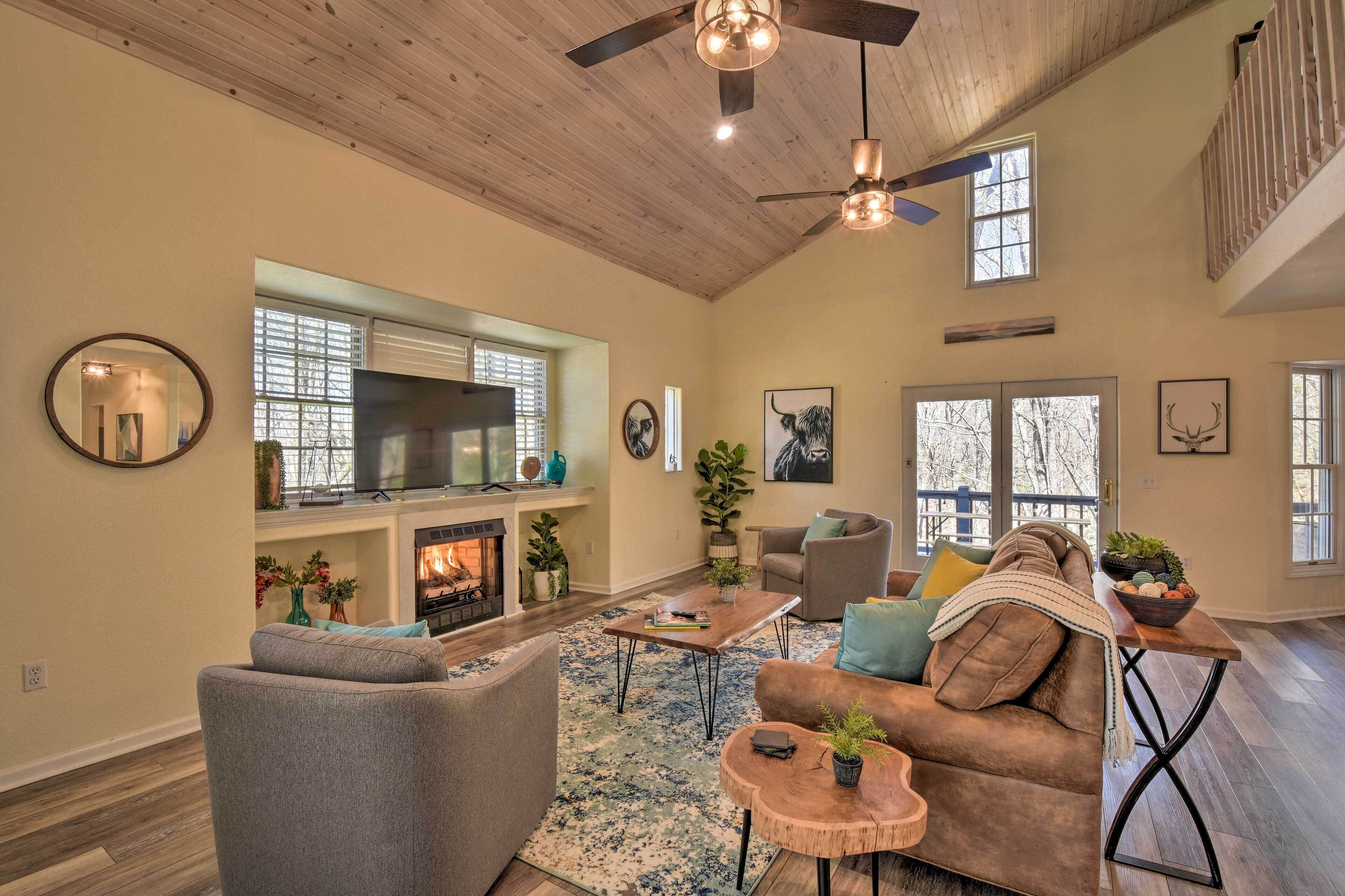 Inviting Sky Valley Home ~ 2 Mi to Mud Creek Falls