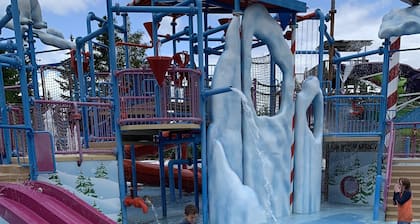 S4 Ski Slope Views! Bretton Woods condo with easy access to Mt Washington, Skiing, Dog Friendly!