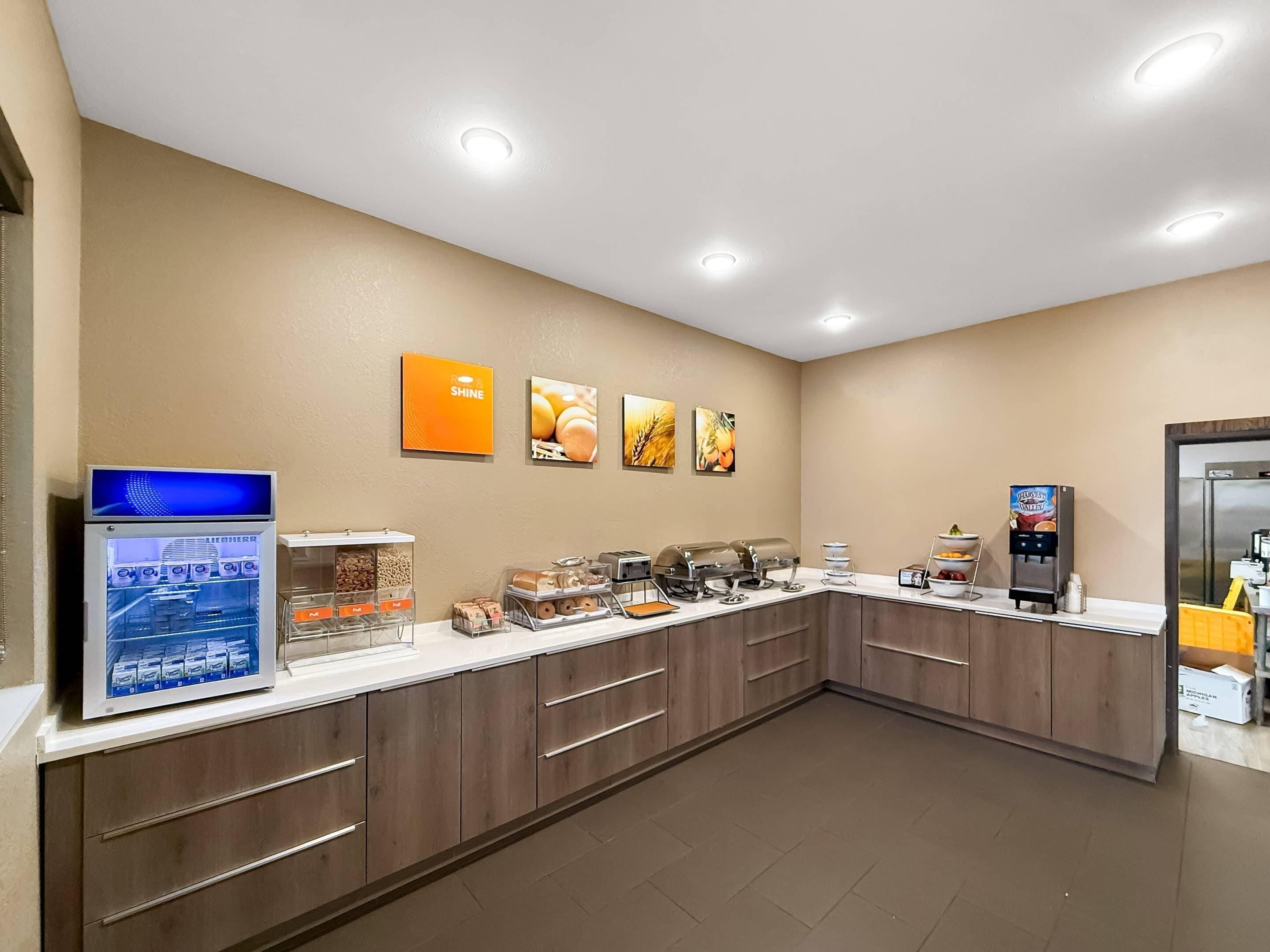 free daily full breakfast