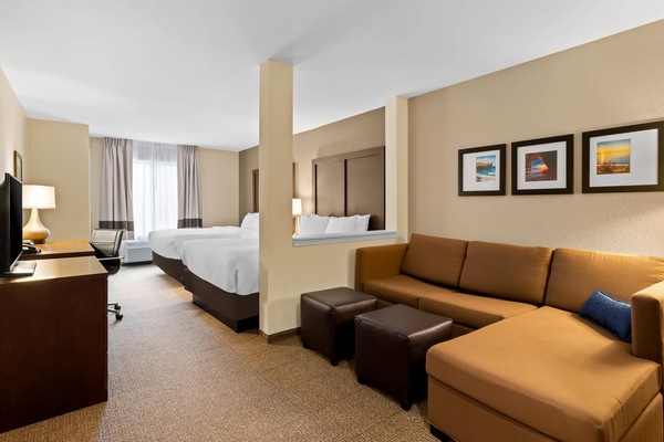 Suite, Multiple Beds, Non Smoking | Desk, iron/ironing board, free WiFi
